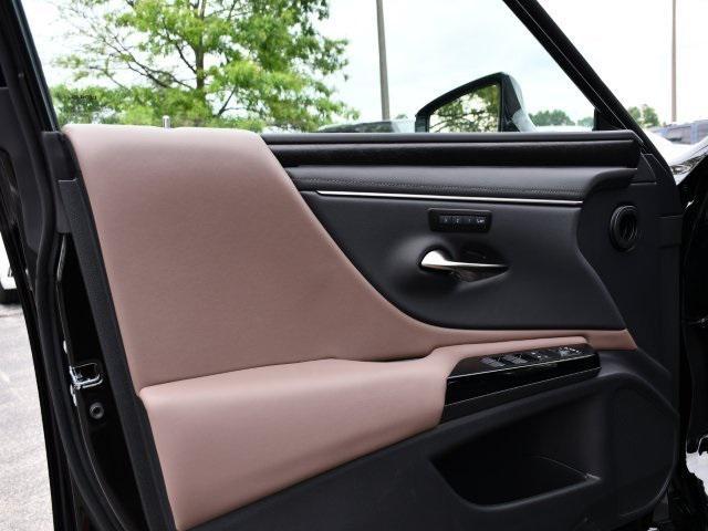 new 2025 Lexus ES 300h car, priced at $50,924