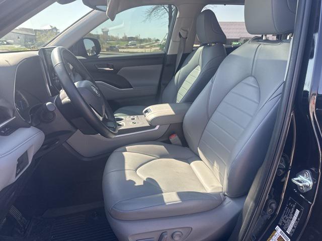 used 2023 Toyota Highlander Hybrid car, priced at $44,000