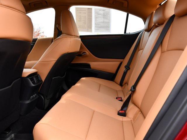 used 2025 Lexus ES 300h car, priced at $46,000