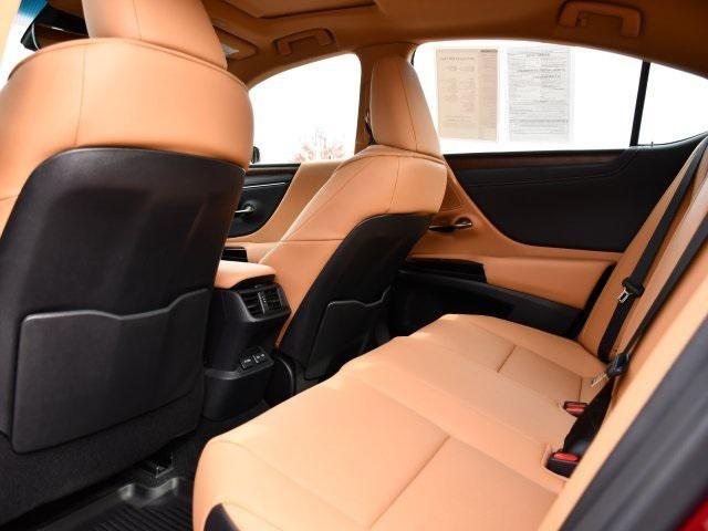 used 2025 Lexus ES 300h car, priced at $46,000