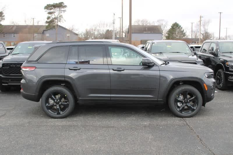 new 2025 Jeep Grand Cherokee car, priced at $45,017