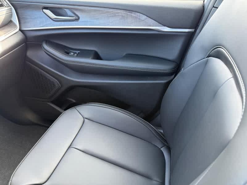 new 2025 Jeep Grand Cherokee car, priced at $45,892