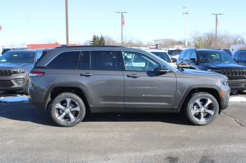 new 2025 Jeep Grand Cherokee car, priced at $44,920