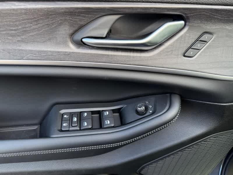 new 2025 Jeep Grand Cherokee car, priced at $45,892