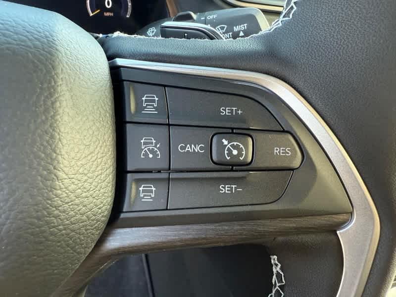 new 2025 Jeep Grand Cherokee car, priced at $45,892