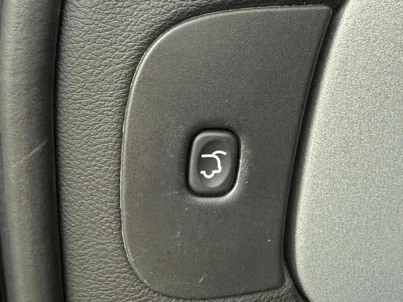 used 2018 Jeep Cherokee car, priced at $18,485