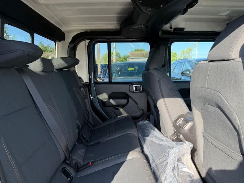 new 2025 Jeep Gladiator car, priced at $48,422
