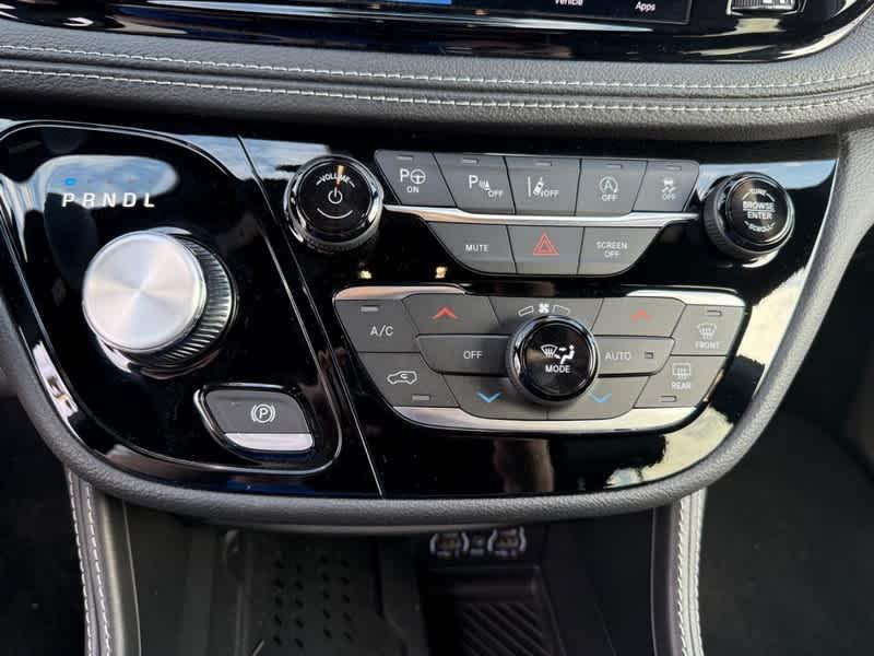 new 2025 Chrysler Pacifica car, priced at $49,606