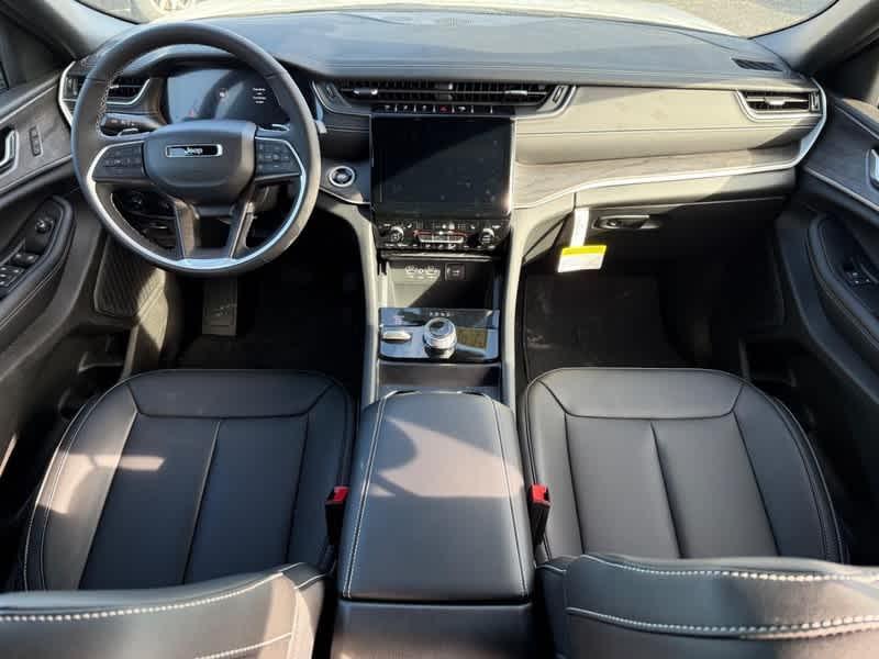 new 2025 Jeep Grand Cherokee car, priced at $43,797