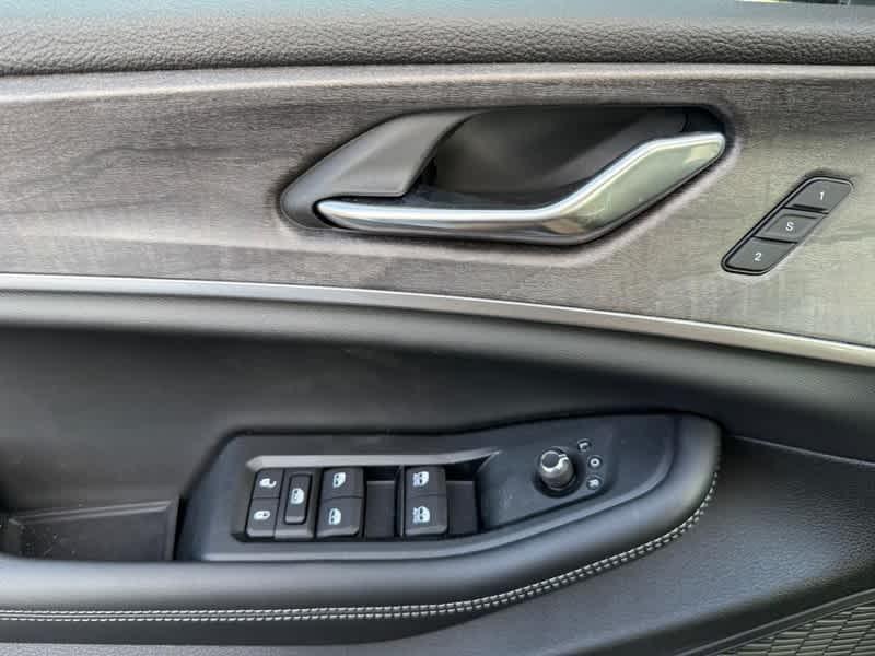 new 2025 Jeep Grand Cherokee car, priced at $43,797