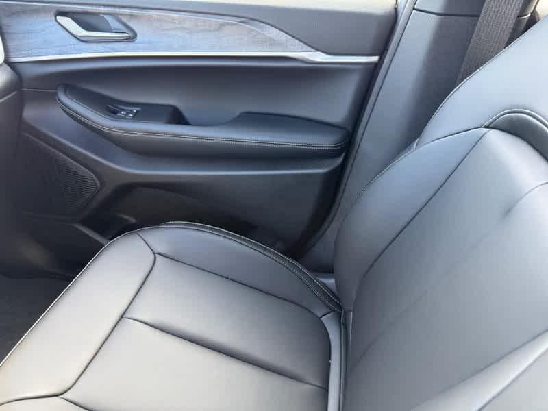 new 2025 Jeep Grand Cherokee car, priced at $43,797