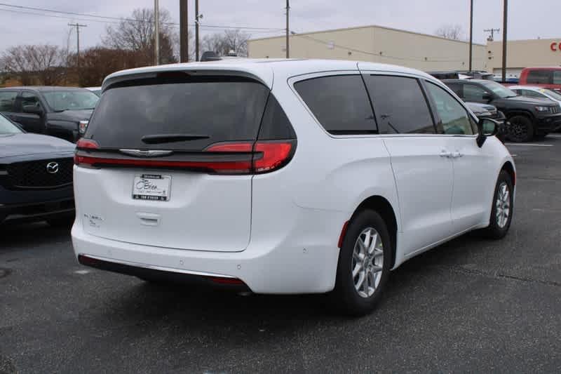 new 2025 Chrysler Pacifica car, priced at $39,425