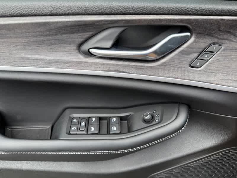 new 2025 Jeep Grand Cherokee car, priced at $49,107