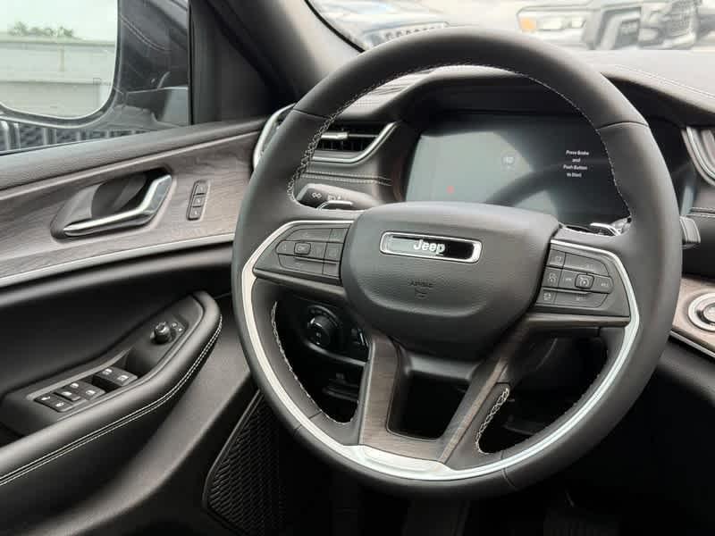 new 2025 Jeep Grand Cherokee car, priced at $49,107