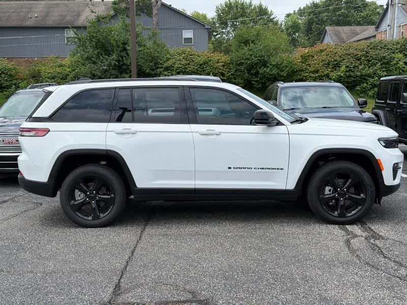 new 2025 Jeep Grand Cherokee car, priced at $49,107