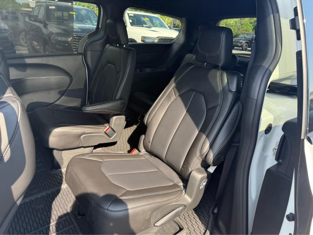 new 2025 Chrysler Pacifica car, priced at $42,711