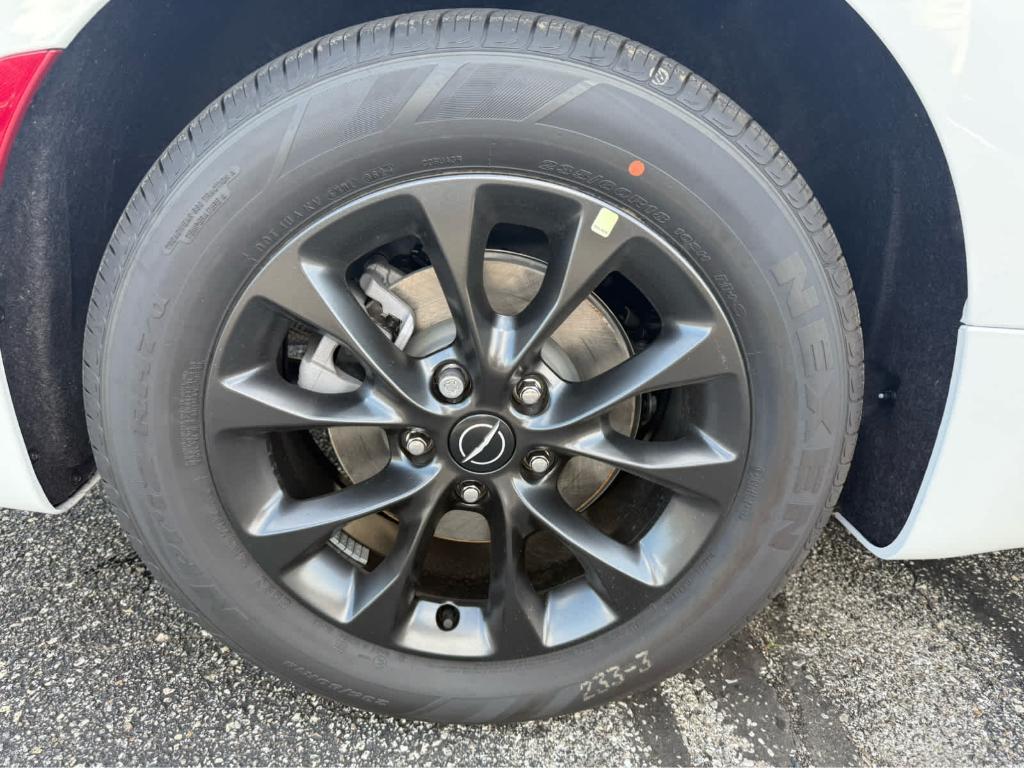 new 2025 Chrysler Pacifica car, priced at $42,711