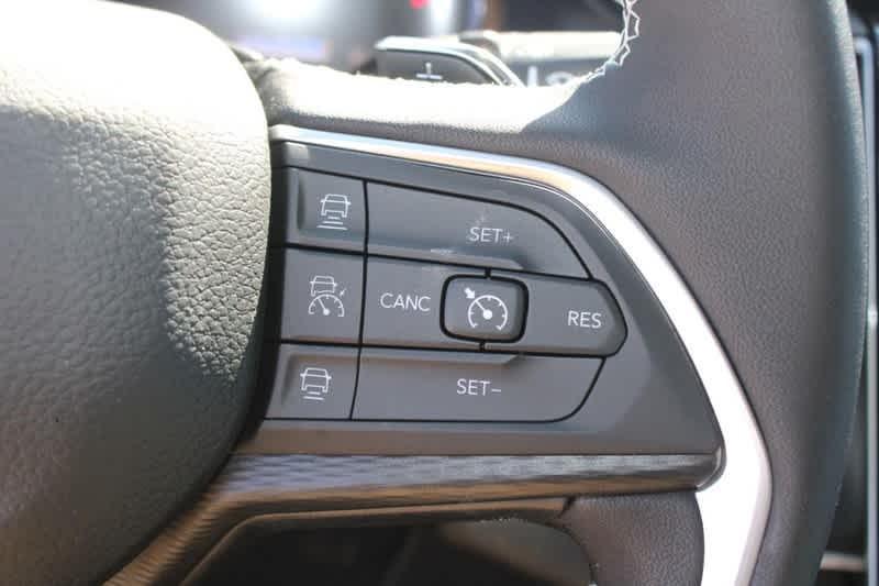 new 2025 Jeep Grand Cherokee car, priced at $43,427