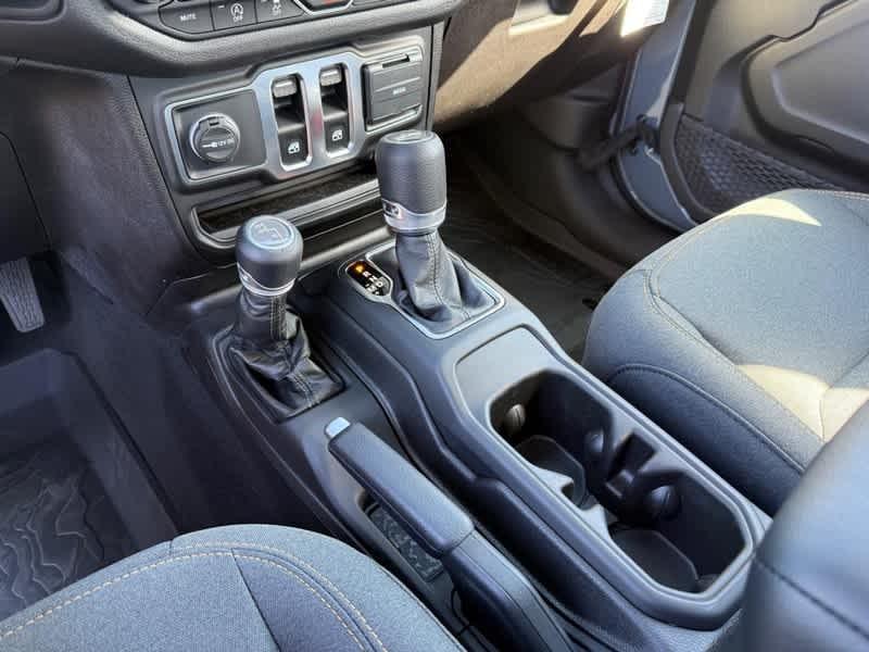 new 2025 Jeep Wrangler car, priced at $36,958