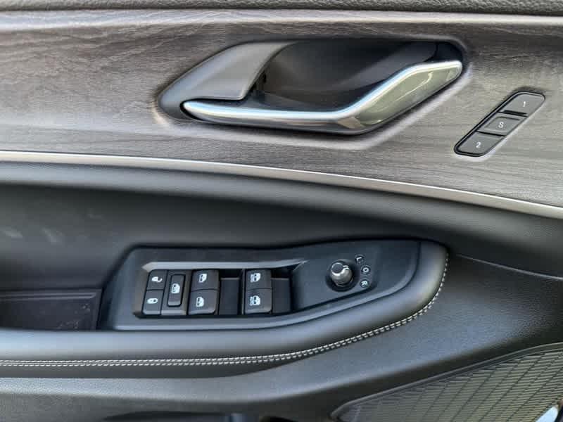 new 2025 Jeep Grand Cherokee car, priced at $45,642