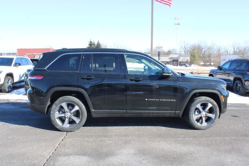 new 2025 Jeep Grand Cherokee car, priced at $44,929