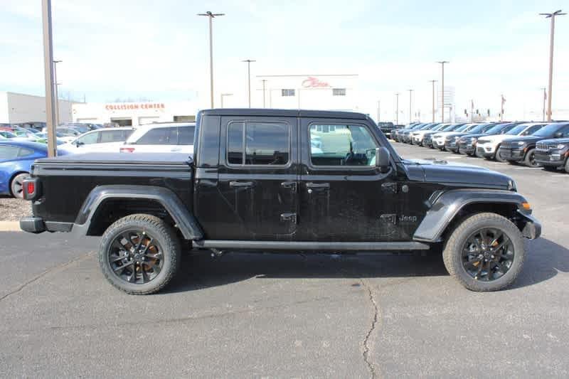 new 2025 Jeep Gladiator car, priced at $43,342