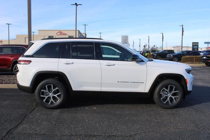 new 2025 Jeep Grand Cherokee car, priced at $42,700