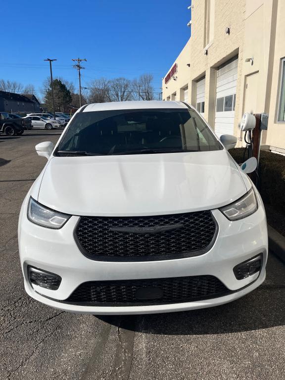 used 2022 Chrysler Pacifica Hybrid car, priced at $29,988