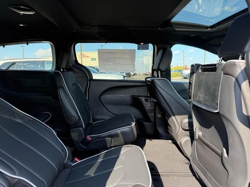 new 2026 Chrysler Pacifica car, priced at $53,437