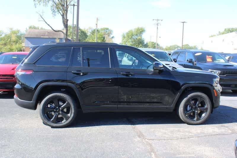 new 2025 Jeep Grand Cherokee car, priced at $44,175