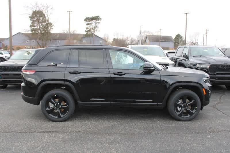 new 2025 Jeep Grand Cherokee car, priced at $44,175