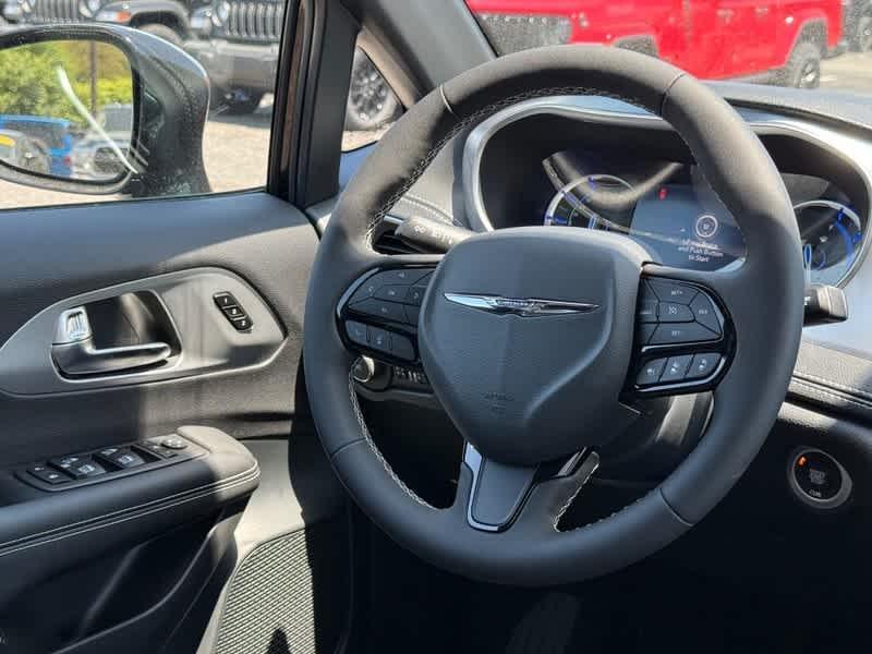 new 2025 Chrysler Pacifica Hybrid car, priced at $53,756