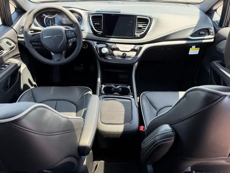 new 2025 Chrysler Pacifica Hybrid car, priced at $53,756