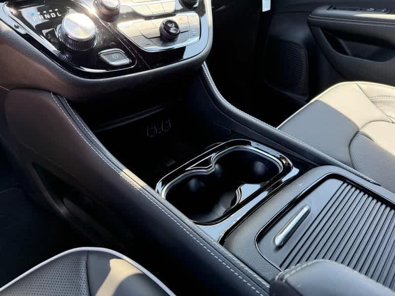 new 2025 Chrysler Pacifica Hybrid car, priced at $53,756
