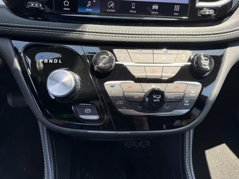 new 2025 Chrysler Pacifica Hybrid car, priced at $53,756