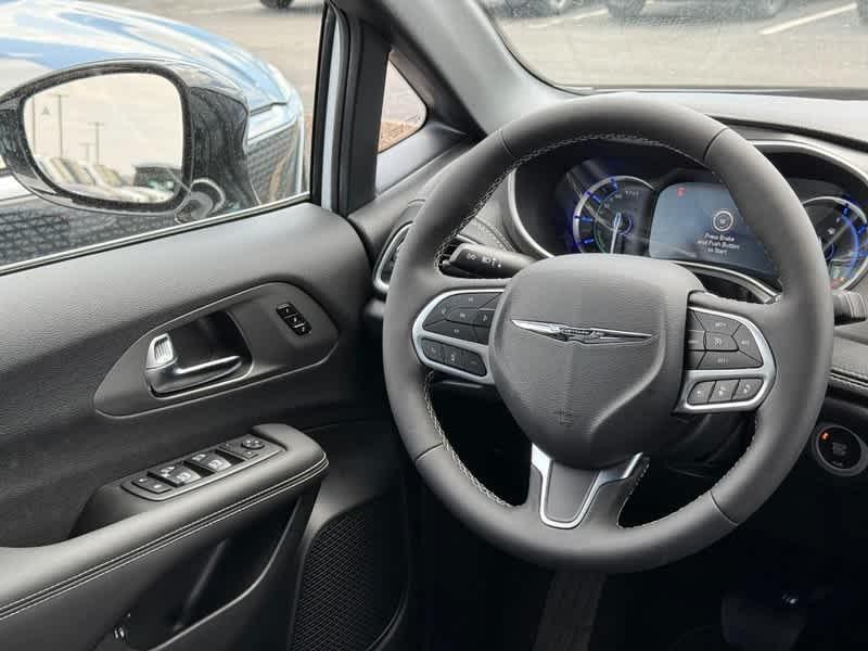 new 2025 Chrysler Pacifica Hybrid car, priced at $44,737