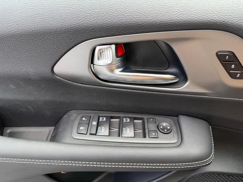 new 2025 Chrysler Pacifica Hybrid car, priced at $44,737
