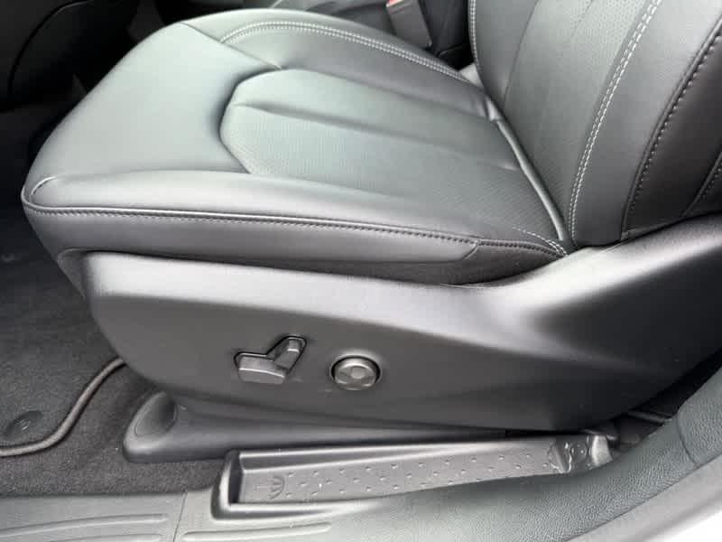 new 2025 Chrysler Pacifica Hybrid car, priced at $44,737