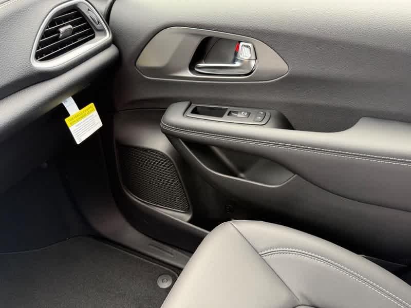 new 2025 Chrysler Pacifica Hybrid car, priced at $44,737