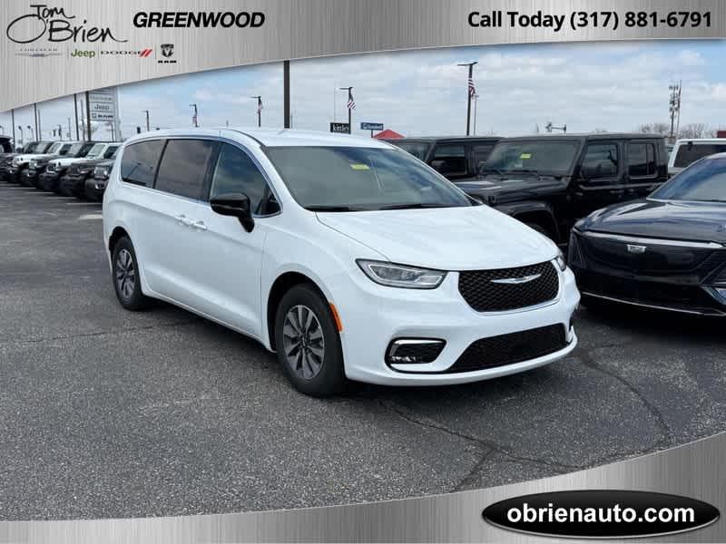 new 2025 Chrysler Pacifica Hybrid car, priced at $44,737