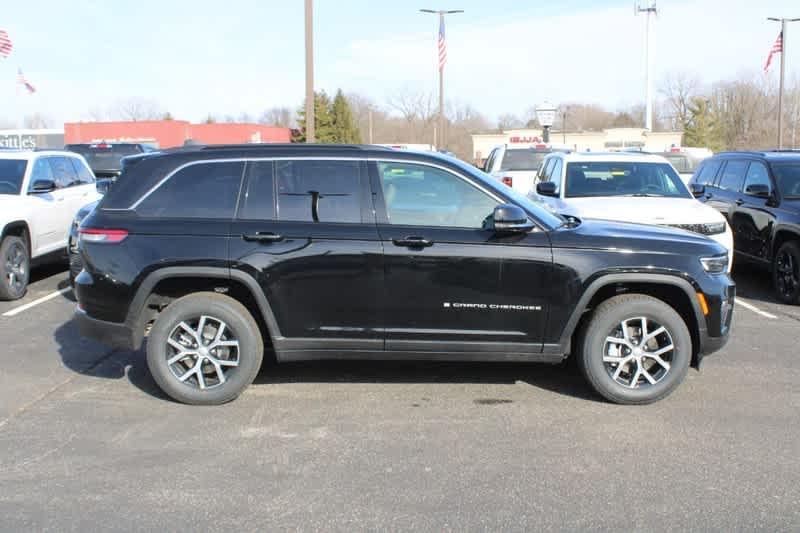 new 2025 Jeep Grand Cherokee car, priced at $42,295