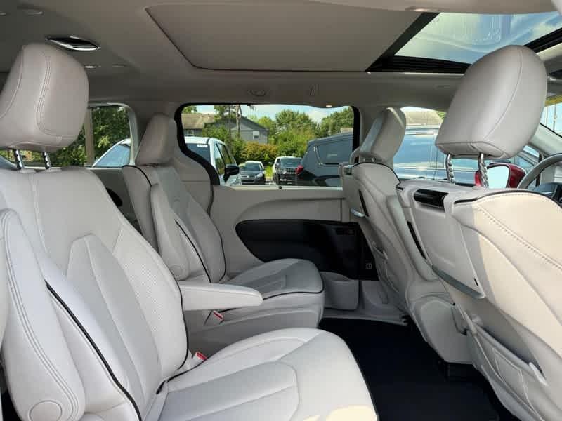 used 2021 Chrysler Pacifica Hybrid car, priced at $29,988