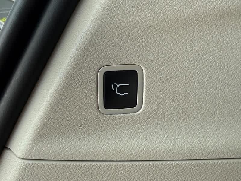 used 2022 Chrysler Pacifica Hybrid car, priced at $33,985