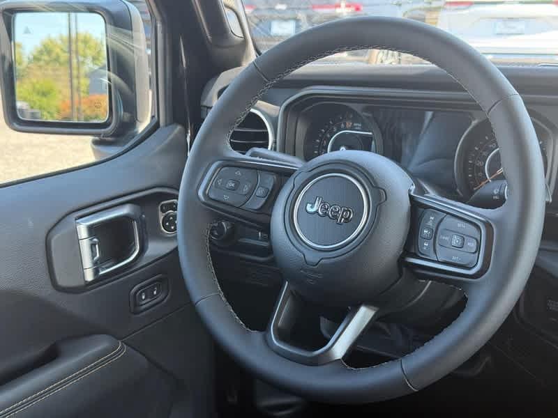 new 2025 Jeep Gladiator car, priced at $47,626