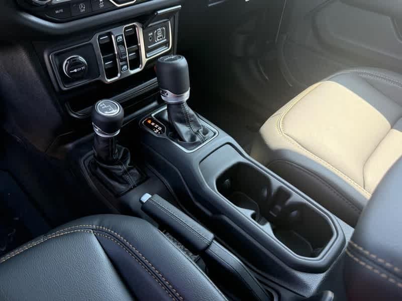 new 2025 Jeep Gladiator car, priced at $47,626