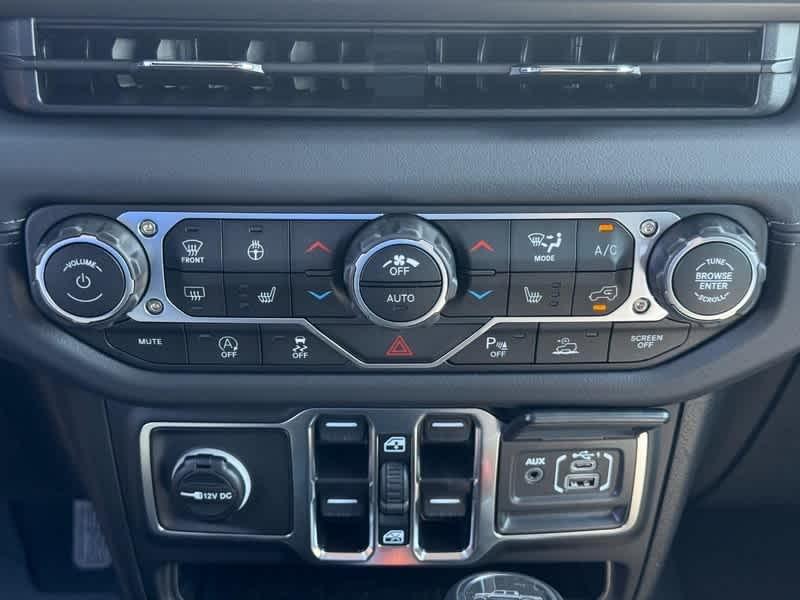 new 2025 Jeep Gladiator car, priced at $47,626