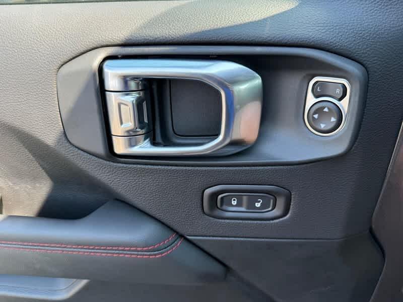 new 2025 Jeep Wrangler car, priced at $60,672