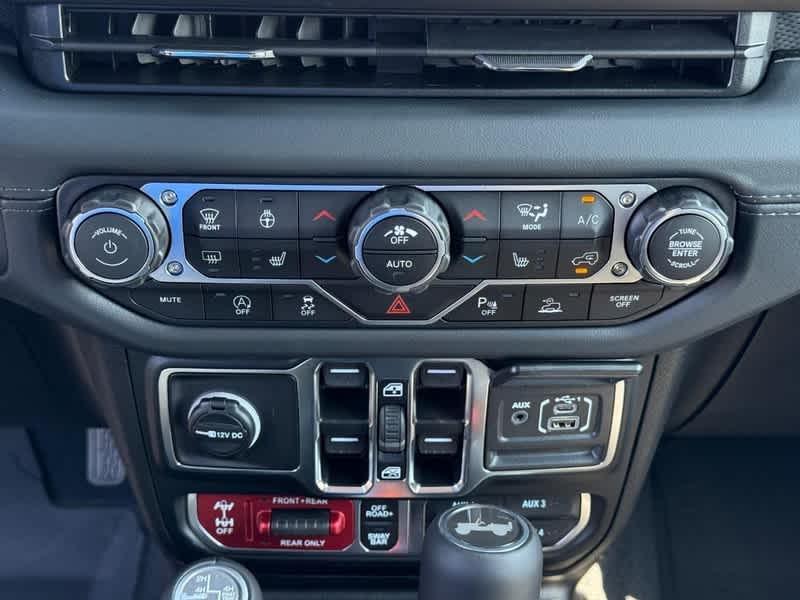 new 2025 Jeep Wrangler car, priced at $60,672