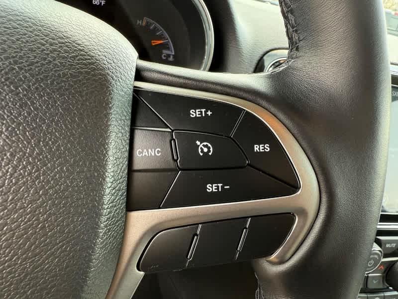 used 2021 Jeep Grand Cherokee car, priced at $27,988