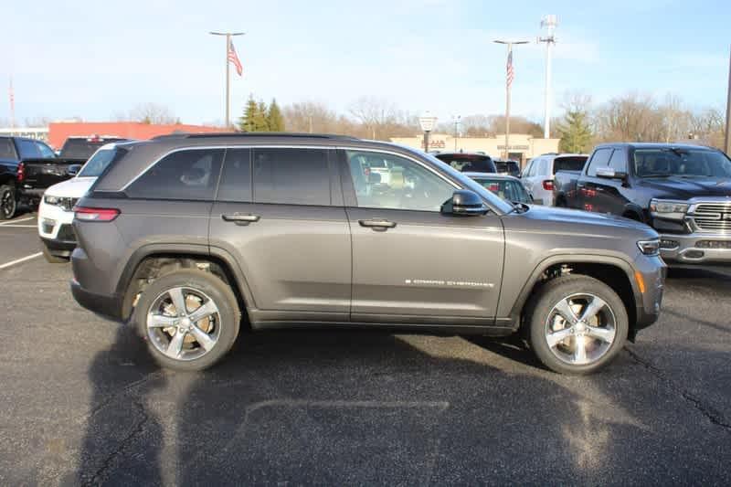 new 2025 Jeep Grand Cherokee car, priced at $45,920